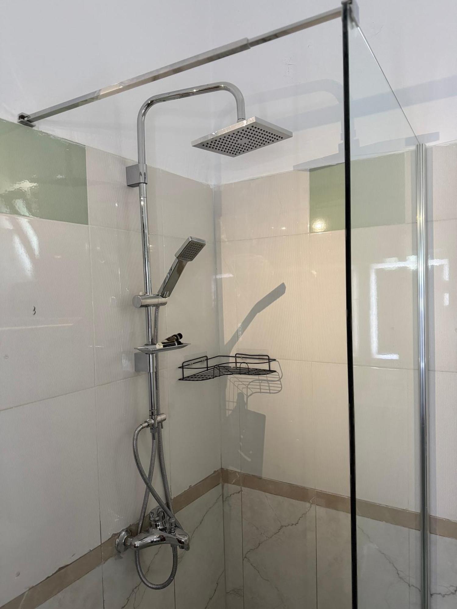 Anel'S Guesthouse Берат Екстериор снимка