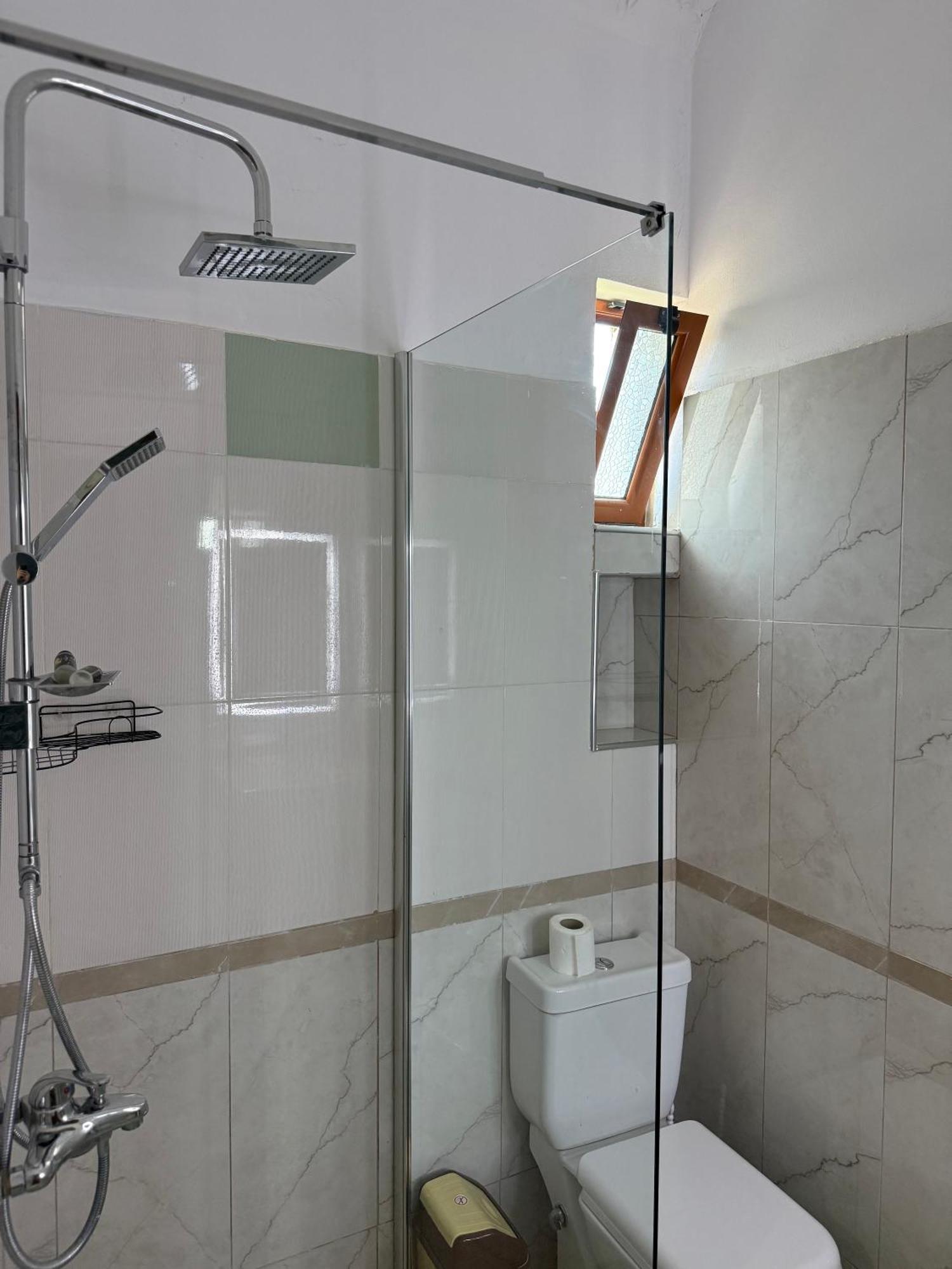 Anel'S Guesthouse Берат Екстериор снимка